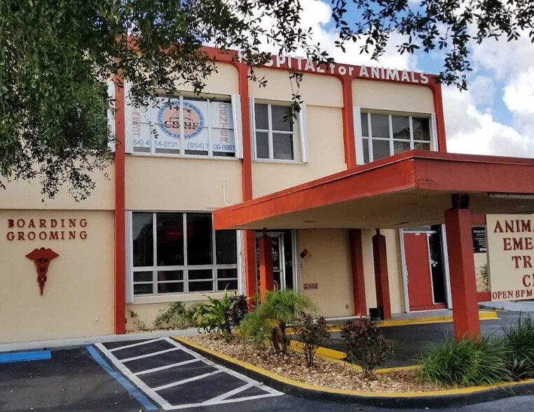 More Photos Of 2200 W Oakland Park Blvd, Oakland Park Veterinarian Kennel For Sale