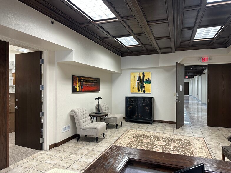 More Photos Of 400 N Walker Ave, Oklahoma City Office For Lease