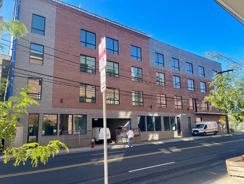 More Photos Of 667 Grand St, Jersey City Apartments For Lease