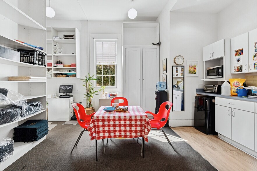 More Photos Of 3801 Magazine St, New Orleans Freestanding For Sale