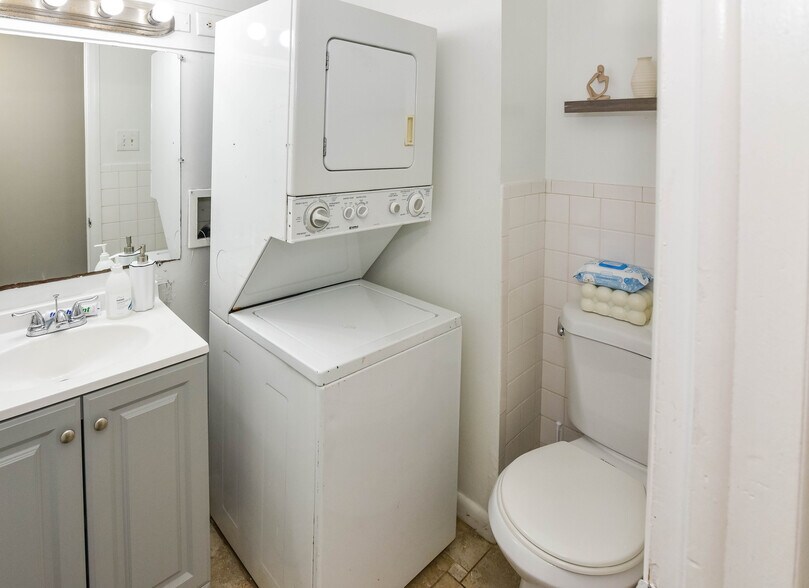 More Photos Of 3809 Clarks Ln, Baltimore Apartments For Sale