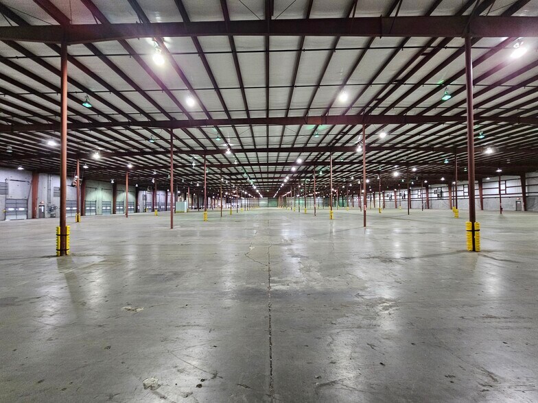More Photos Of 4270 Chrysler Dr, Memphis Distribution For Lease
