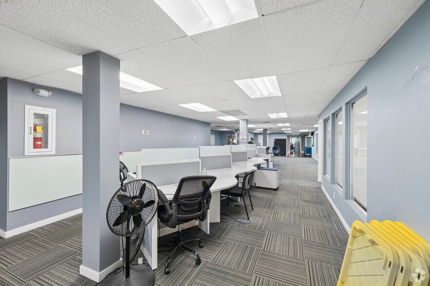 More Photos Of 523 Hollywood Ave, Cherry Hill Office For Lease