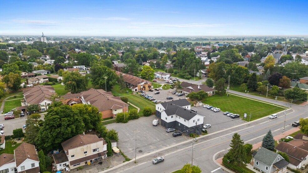 More Photos Of 457 Main St E, Winchester Medical For Sale