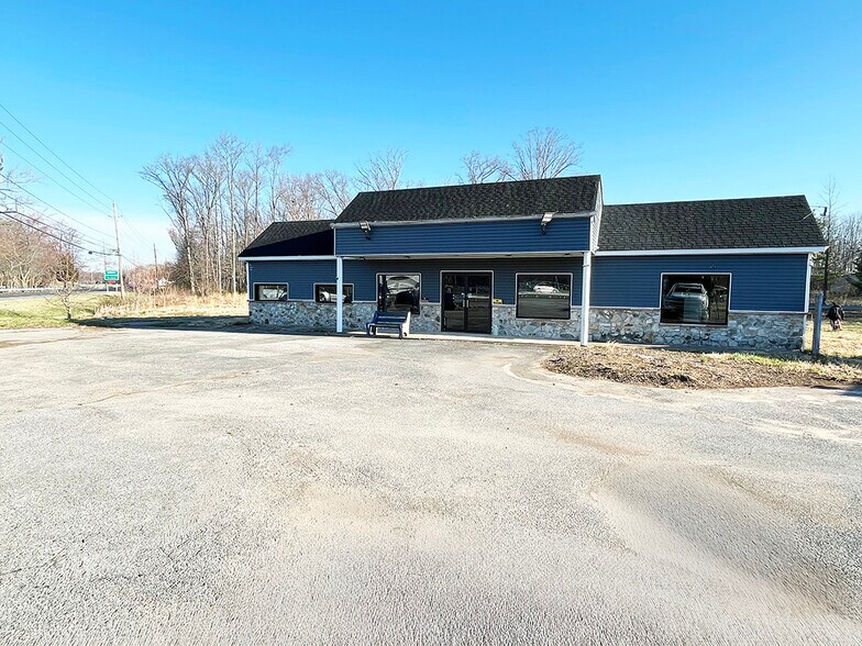 Primary Photo Of 4702-4704 Dupont Pky, Townsend Freestanding For Lease