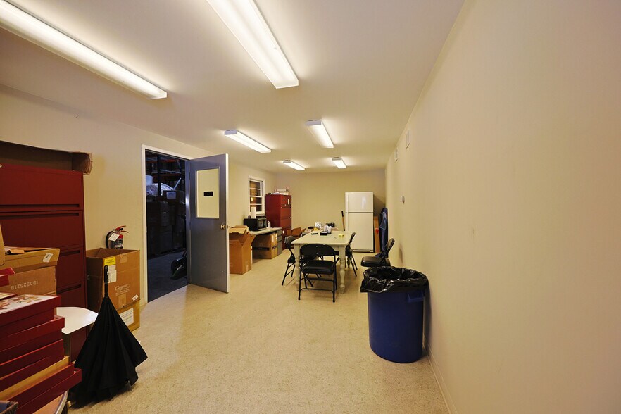 More Photos Of 556 Dettor Rd, Charlottesville Warehouse For Lease