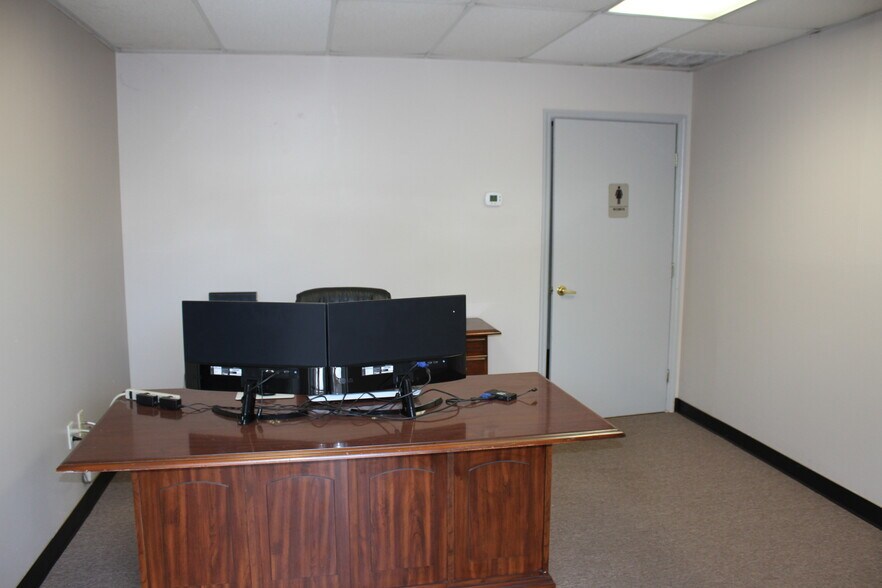 More Photos Of 6333-6339 All American Blvd, Orlando Warehouse For Lease