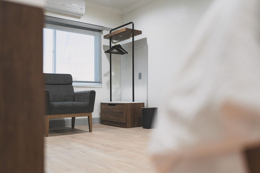 More Photos Of 1107 N Broadway, Santa Maria Hotel For Sale