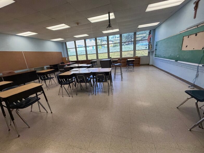 More Photos Of 580 Ratzer Rd, Wayne Schools For Lease