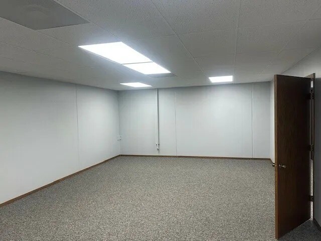 More Photos Of 2808 W 6th St, Sioux Falls Industrial For Lease