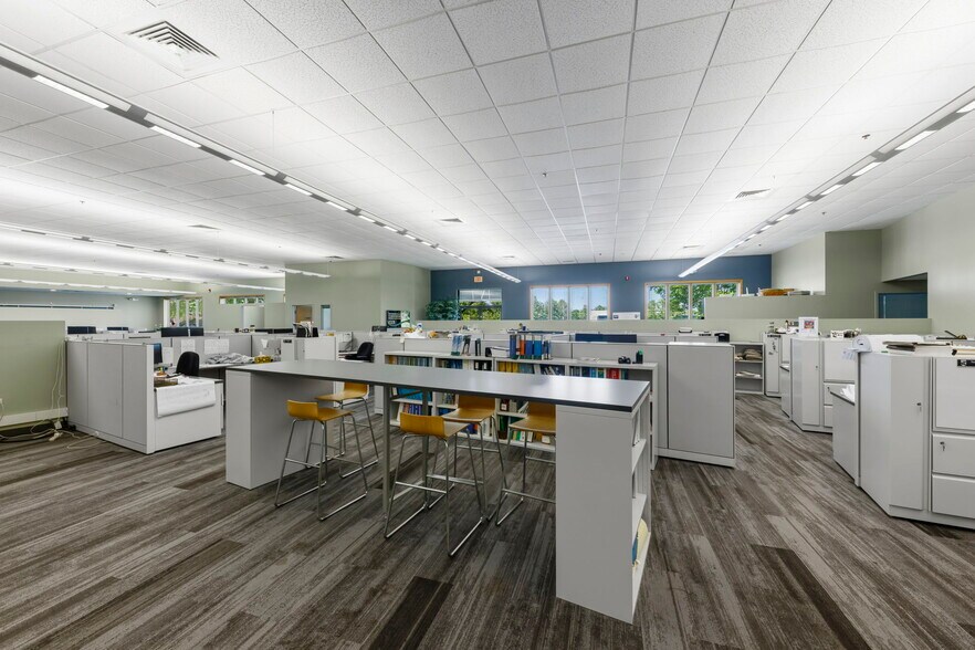 More Photos Of 1488 Bond St, Naperville Office For Sale