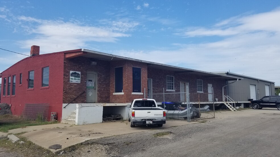 Primary Photo Of 700 SE 7th St, Topeka Light Distribution For Sale