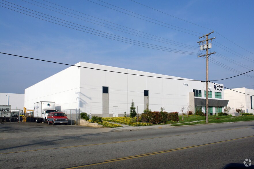 More Photos Of 13109 Los Nietos Rd, Santa Fe Springs Manufacturing For Lease