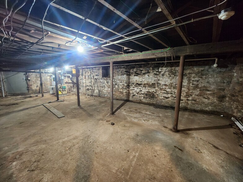 More Photos Of 356-360 Campbell Ave, West Haven Storefront Retail Residential For Lease