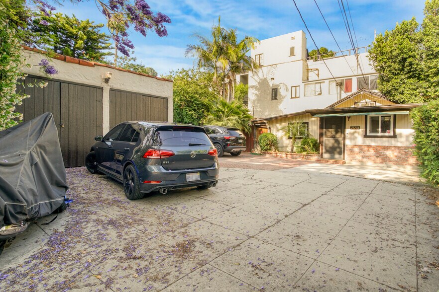More Photos Of 2420 N Beachwood Dr, Los Angeles Multifamily For Sale