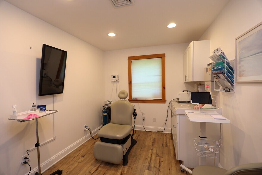 More Photos Of 216 Rt. 32, New Paltz Medical For Sale