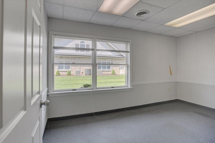 More Photos Of 1137 Kennebec Dr, Chambersburg Office For Sale