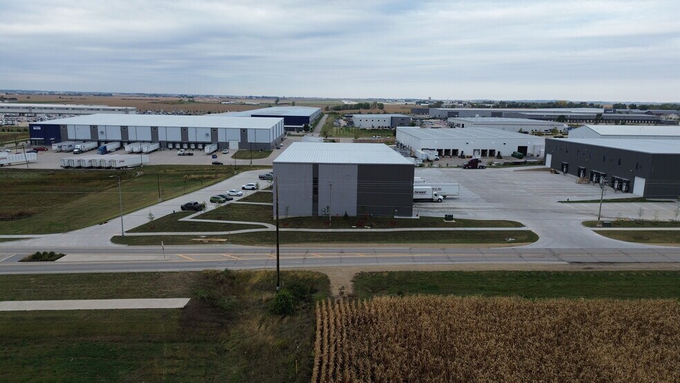 More Photos Of 10000 6th St SW, Cedar Rapids Warehouse For Lease