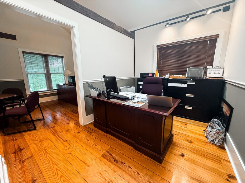 More Photos Of 3 Mapleton Rd, Princeton Office For Sale