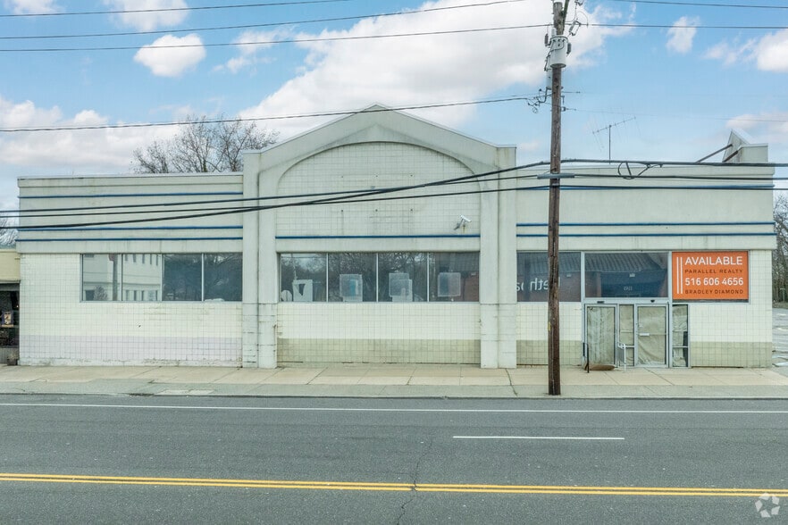 More Photos Of 1140 Willis Ave, Albertson Storefront For Sale