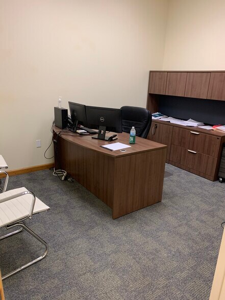 More Photos Of 7509 Pennsylvania Ave, Sarasota Showroom For Lease