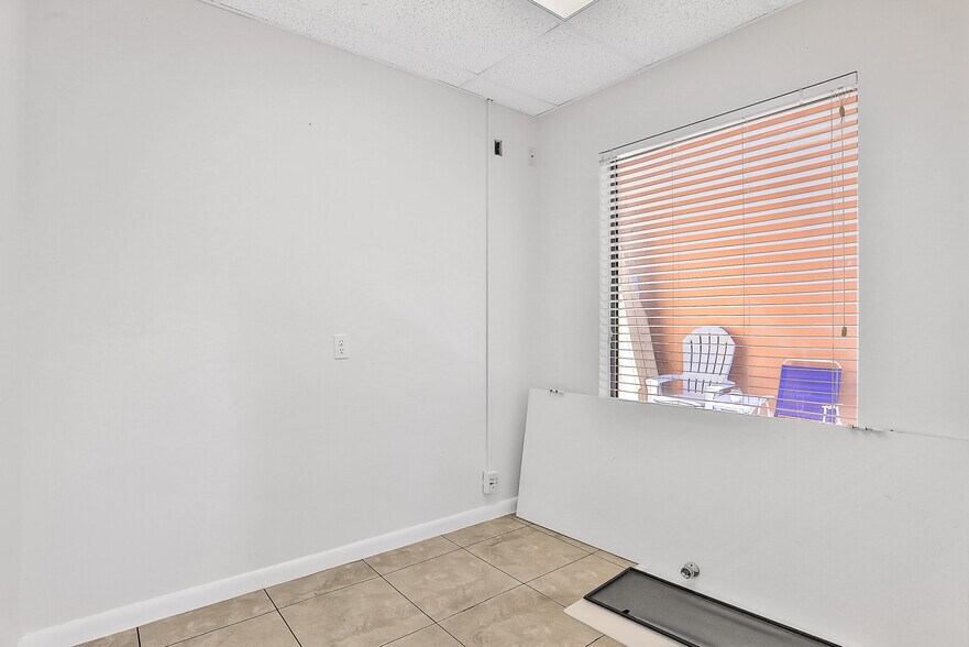 More Photos Of 162 Peninsula Dr S, Daytona Beach Medical For Sale
