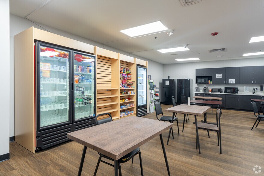 More Photos Of 3919 Lakeview Corporate Dr, Edwardsville Distribution For Lease