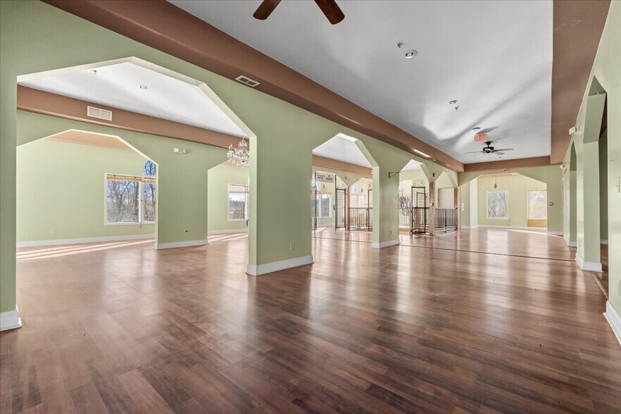 More Photos Of 1903 Grand Central Ave, Vienna General Retail For Sale