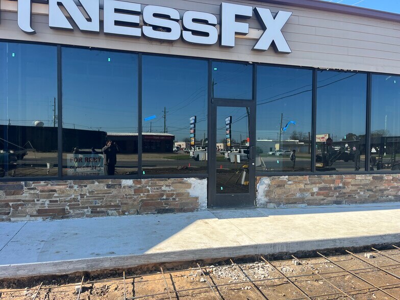 More Photos Of 203 N Meyer St, Sealy Storefront Retail Office For Lease