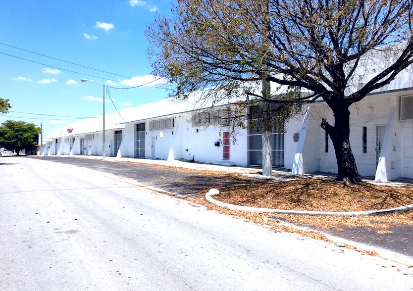 More Photos Of 301-395 NE 59th St, Miami Showroom For Lease