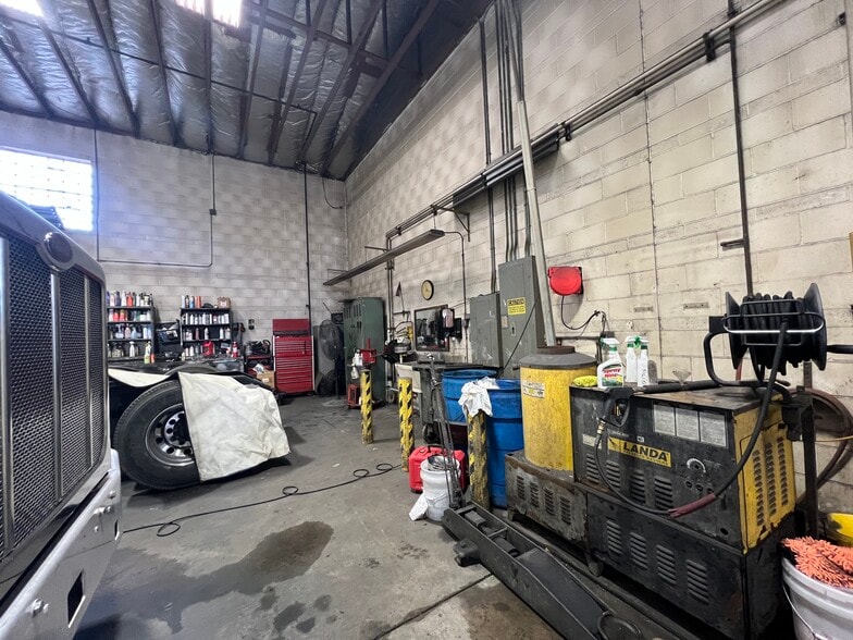 More Photos Of 2224 Northwestern Ave, Racine Warehouse For Sale