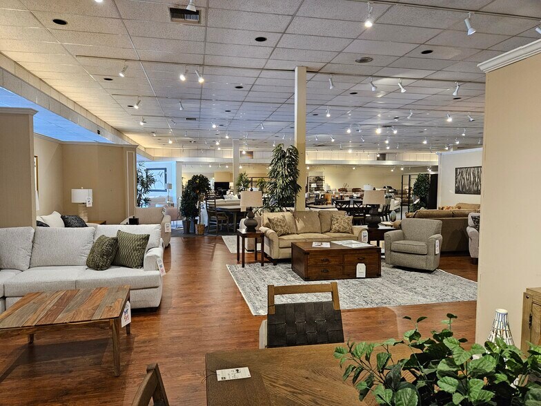 More Photos Of 345 W 18th St, Merced Storefront For Sale