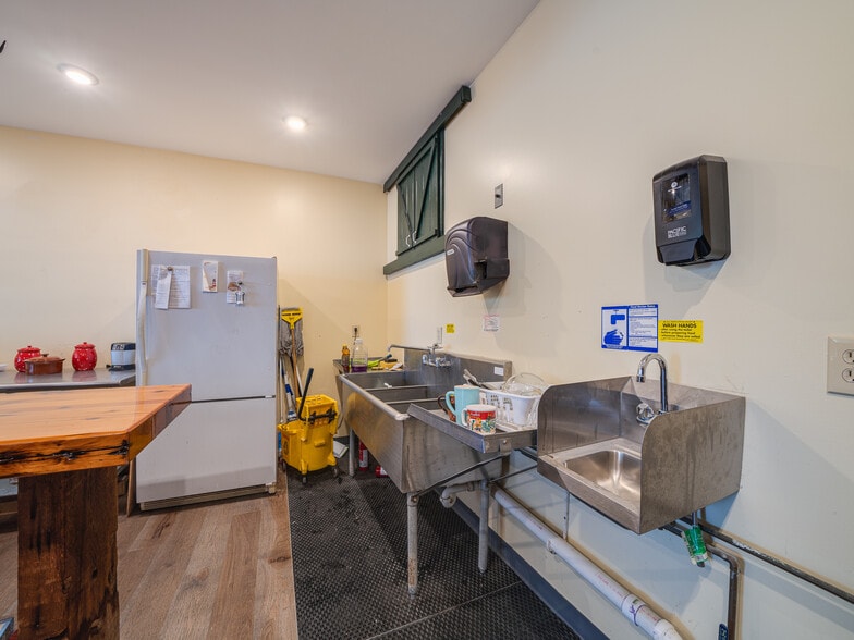 More Photos Of 8572 Newcomb rd, Long Lake Flex For Sale