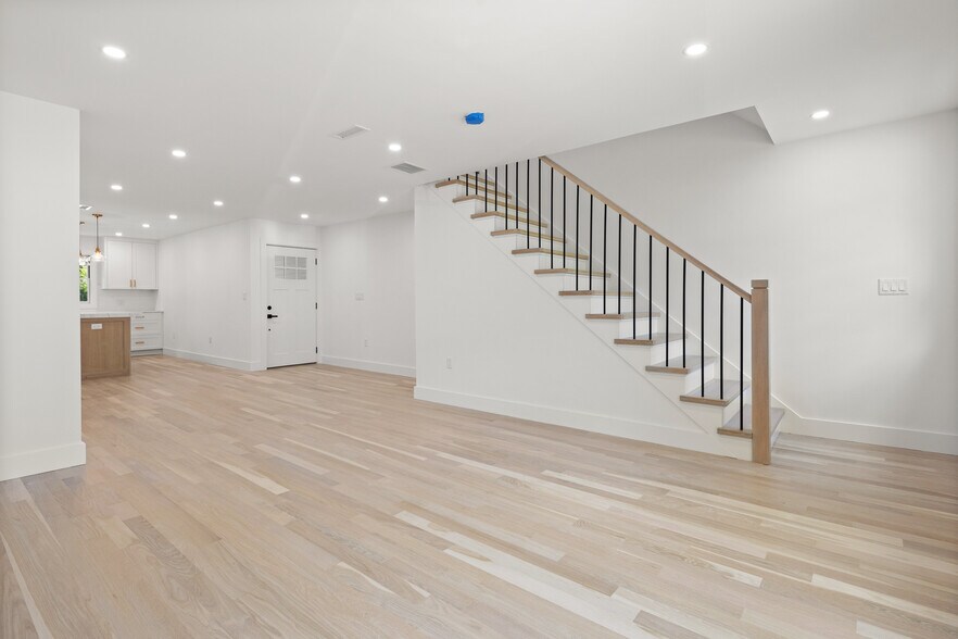 More Photos Of 26 Homestead Ln, Greenwich Apartments For Sale