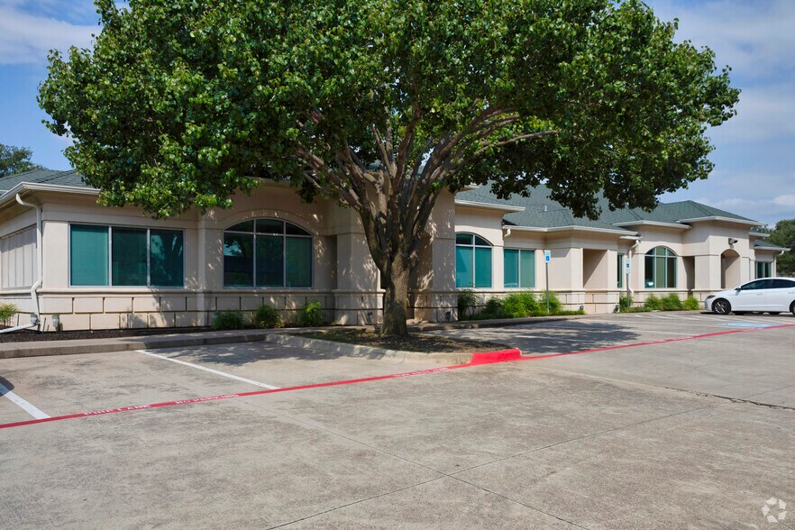 More Photos Of 1625 Lancaster Dr, Grapevine Medical For Lease