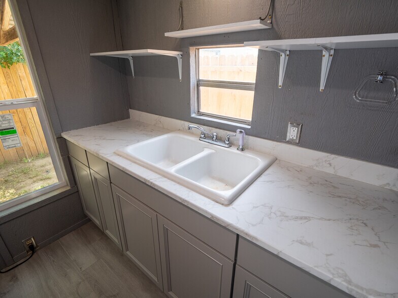 More Photos Of 420 W Johnson St, Norman Multifamily For Sale