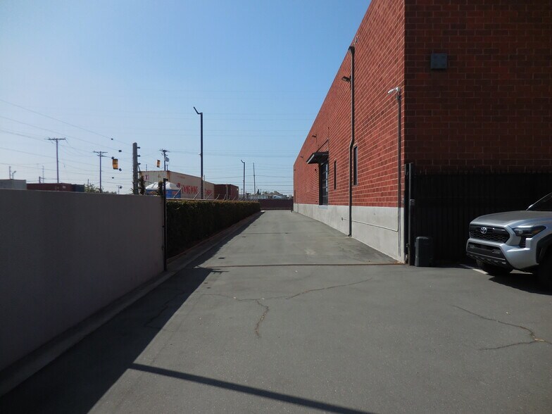 More Photos Of 1206-1210 W Jon St, Torrance Warehouse For Sale