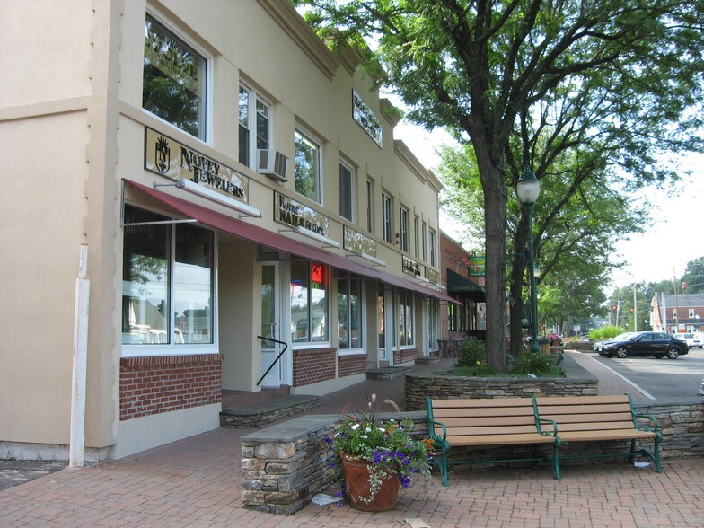 Primary Photo Of 1052-1068 Main St, Newington Freestanding For Lease