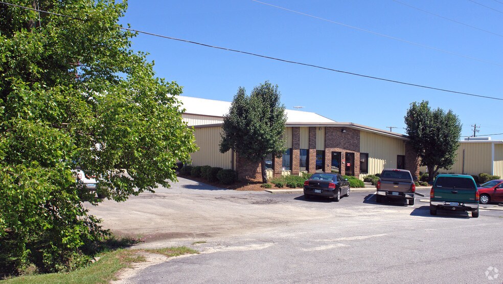 More Photos Of 104 N Shorecrest Rd, Columbia Flex For Sale
