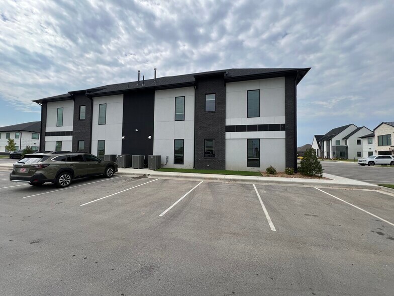 More Photos Of 7623 E 126th St S, Bixby Medical For Lease