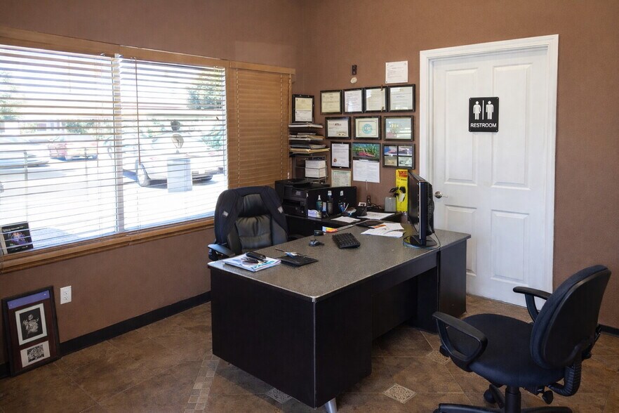 More Photos Of 8701 66th St, Pinellas Park Auto Dealership For Lease