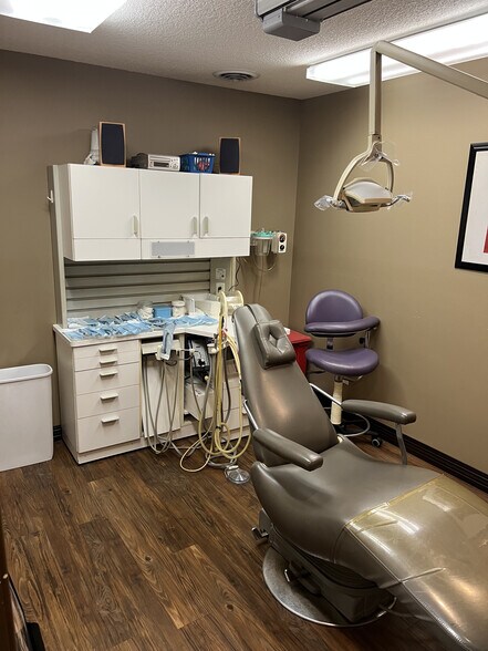 More Photos Of 5703-5713 NW 64th Ter, Kansas City Medical For Sale