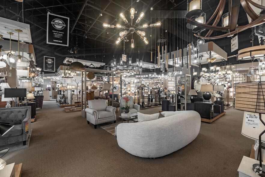 More Photos Of 18989 Hawthorne Blvd Beach, Redondo Beach Freestanding For Lease