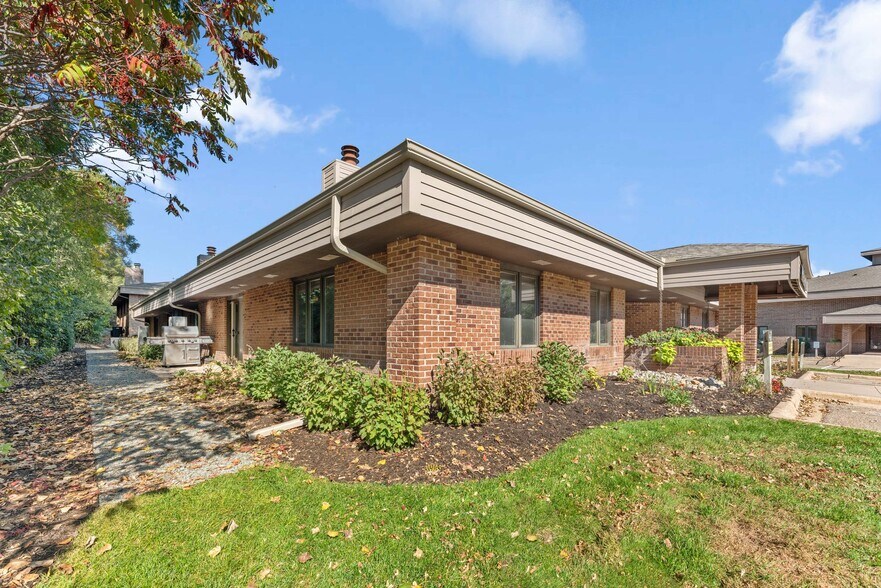 More Photos Of 5881 Cedar Lake Rd S, Saint Louis Park Office For Lease