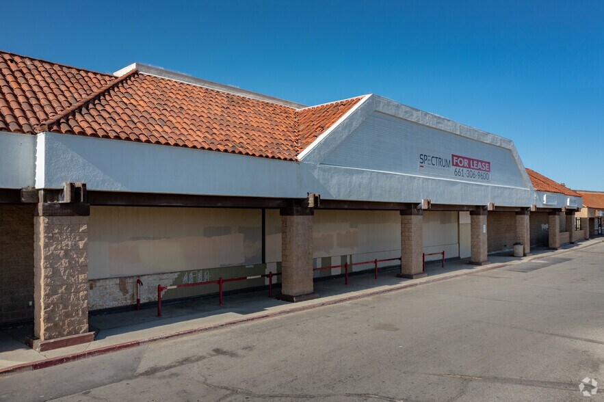 More Photos Of 2616 E Palmdale Blvd, Palmdale General Retail For Sale