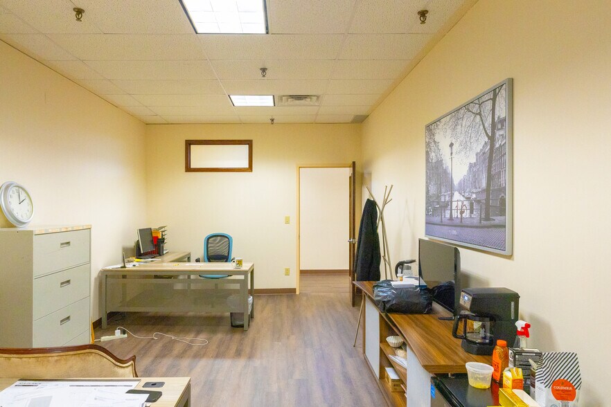 More Photos Of 202-206 Pegasus Ave, Northvale Warehouse For Lease