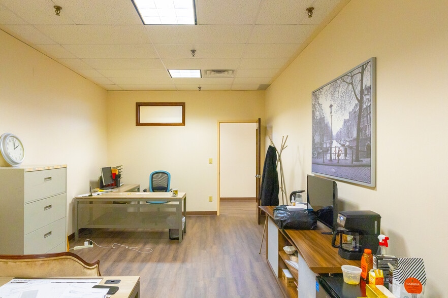 More Photos Of 202-206 Pegasus Ave, Northvale Warehouse For Lease