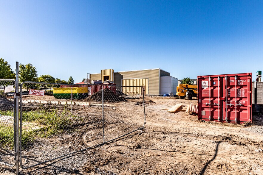 More Photos Of 34065 Commerce Dr, De Soto General Retail For Sale