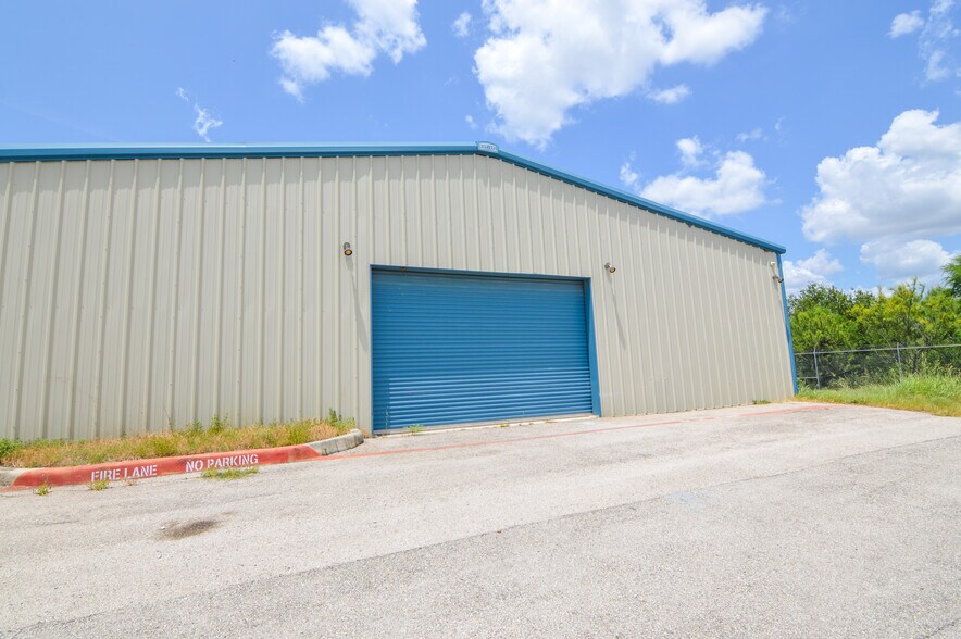 More Photos Of 10930 Gabriels Pl, San Antonio Showroom For Sale