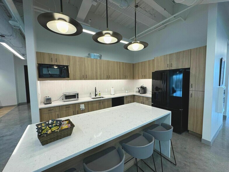 More Photos Of 1942 E 7th St, Charlotte Office For Lease